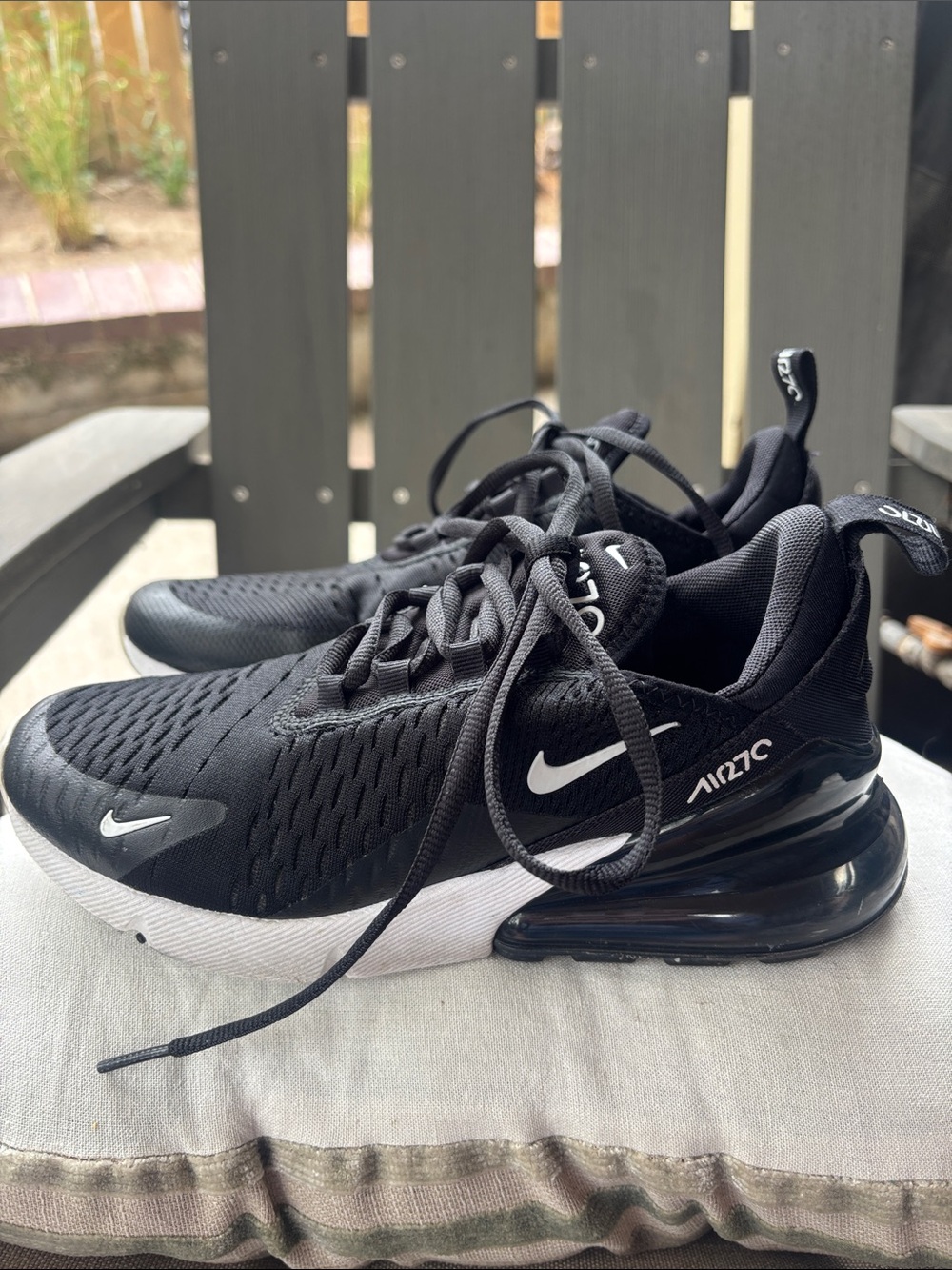 Nike women’s Black and White Air Max 270 Sneakers - Picture 3 of 8